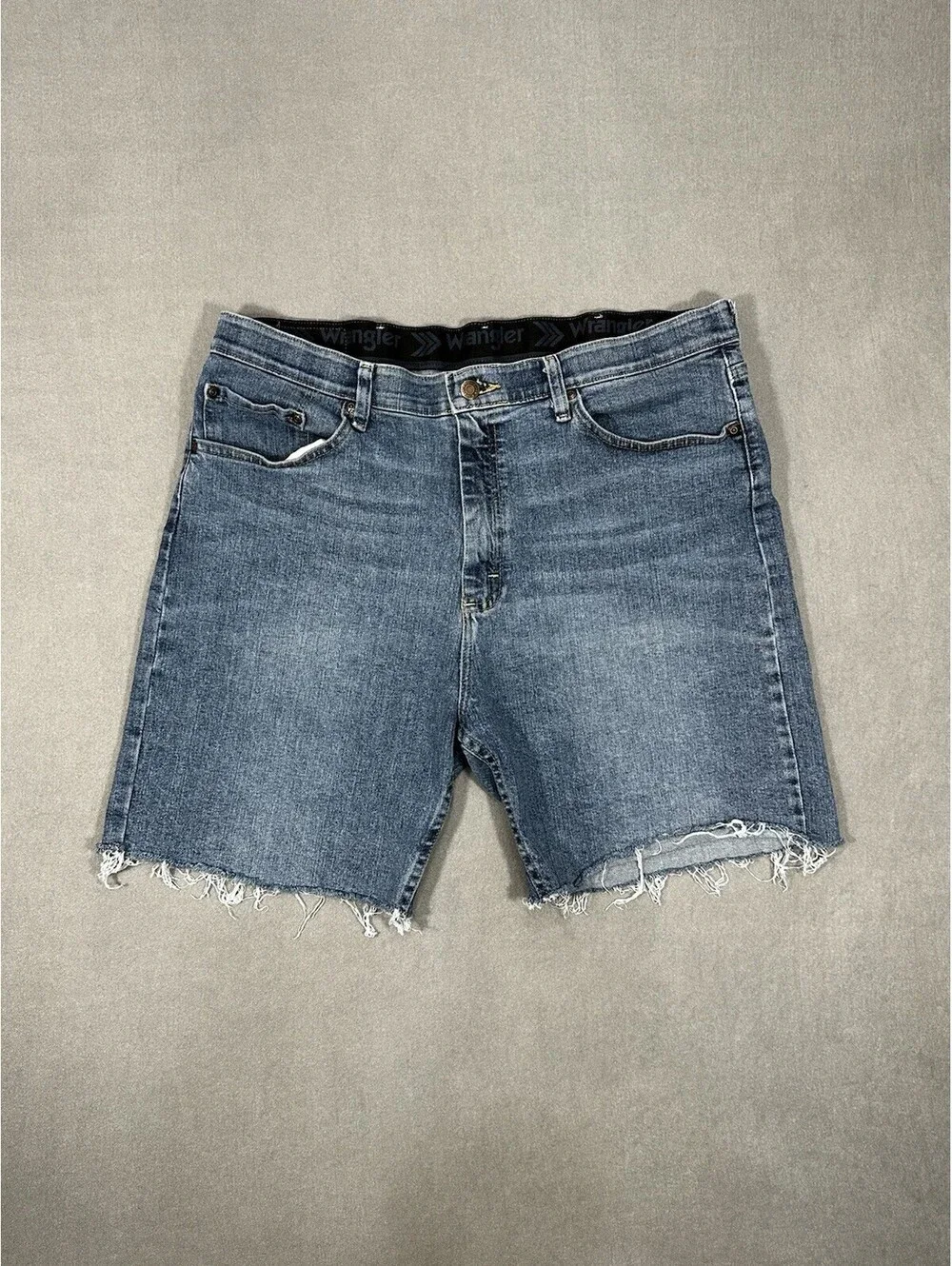 Wrangler Men’s Denim Shorts Size 36 Relaxed Fit Blue Cutoff Frayed Hem